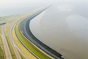 Zes grote pompen Afsluitdijk worden volgende week geplaatst